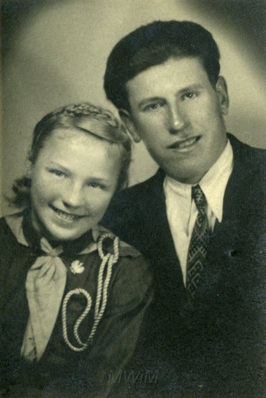 KKE 4035.jpg - Od lewej: Bronisław Snarski i Alina Kluk.
